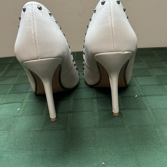 Zara Heels with studs - Picture 3 of 12